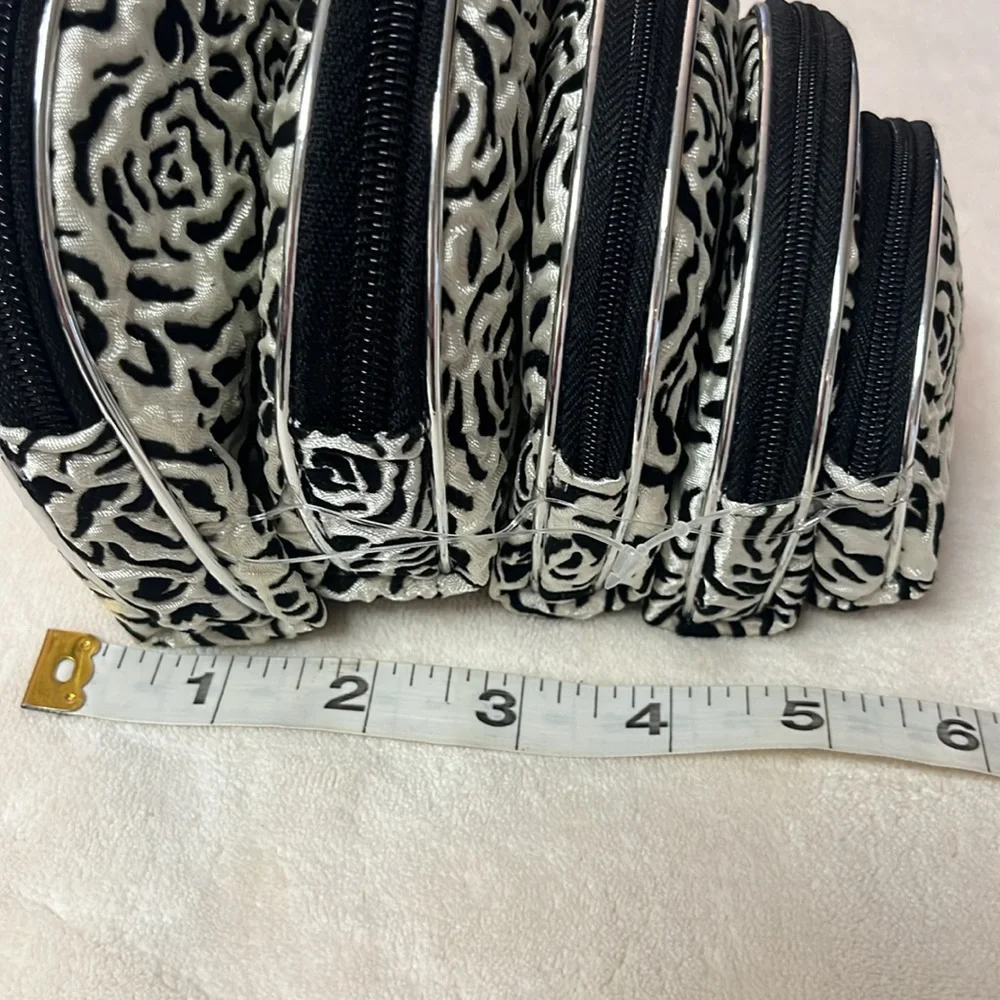 Allegro 5-Piece Rosette Pattern Cosmetic/Travel Bags - Picture 6 of 7